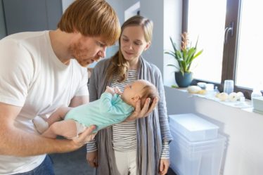 Poradnik prania ubranek i tekstyliów dziecięcych w zgodzie z dermatologami