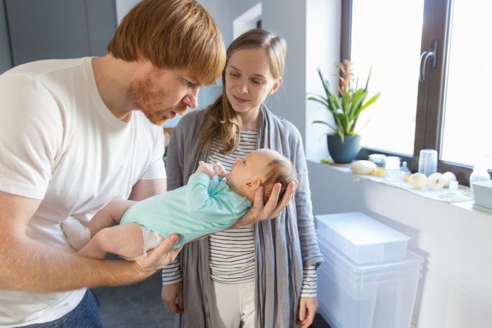 Poradnik prania ubranek i tekstyliów dziecięcych w zgodzie z dermatologami